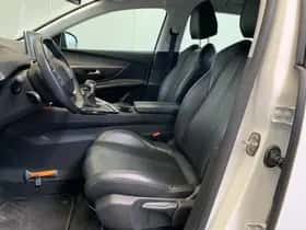Peugeot 3008 (2018) thumbnail 36