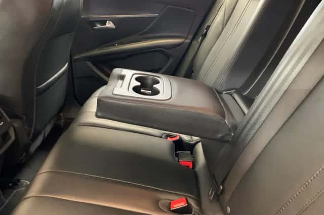 Peugeot 3008 (2018) thumbnail 37