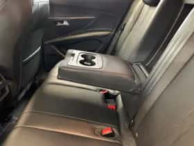 Peugeot 3008 (2018) thumbnail 38