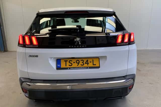 Peugeot 3008 (2018) thumbnail 40