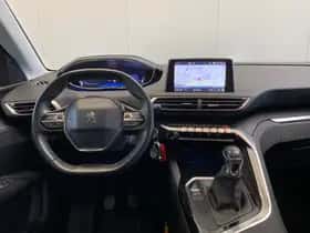 Peugeot 3008 (2018) thumbnail 5