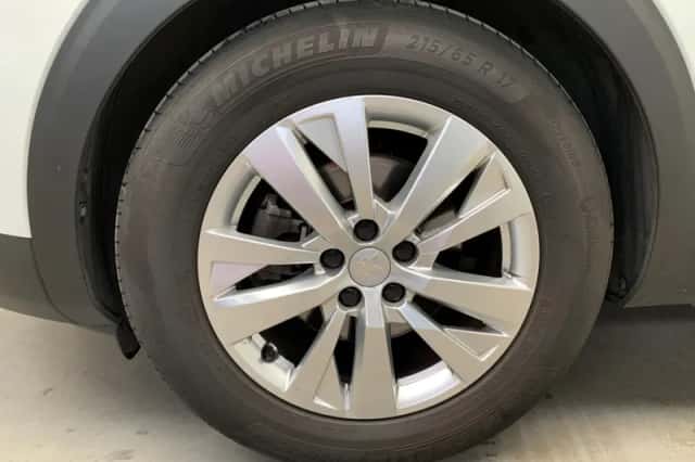 Peugeot 3008 (2018) thumbnail 8