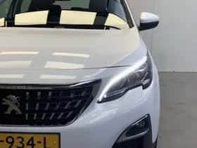 Peugeot 3008 (2018) thumbnail 9