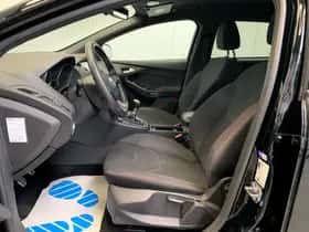 Ford Focus (2018) thumbnail 2