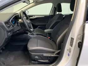 Ford Focus (2019) thumbnail 2