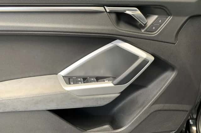 Audi Q3 (2020) thumbnail 38