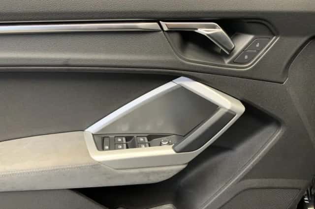 Audi Q3 (2020) thumbnail 37