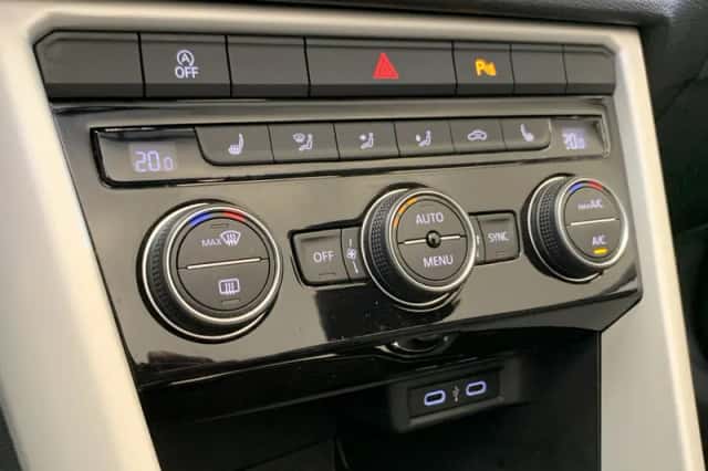 Volkswagen T-Roc (2020) thumbnail 24