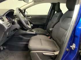 Renault Captur (2024) thumbnail 2