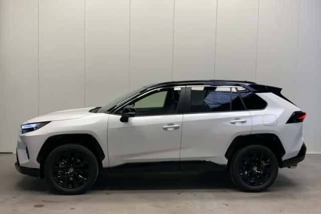 Toyota RAV4 (2024) thumbnail 3