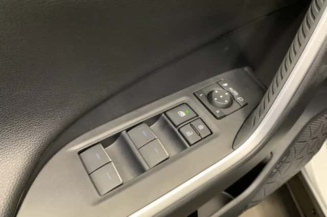 Toyota RAV4 (2024) thumbnail 34
