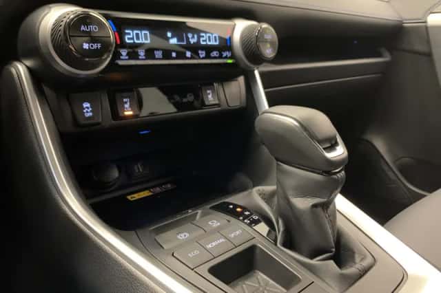 Toyota RAV4 (2024) thumbnail 8