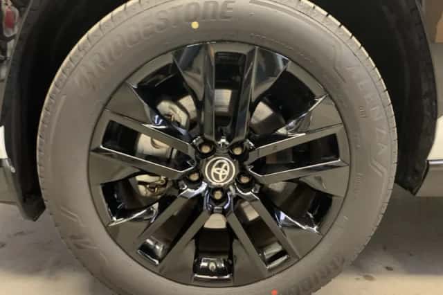 Toyota RAV4 (2024) thumbnail 9