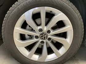 Volkswagen T-Roc (2024) thumbnail 8