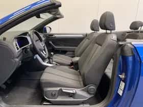 Volkswagen T-Roc (2024) thumbnail 2
