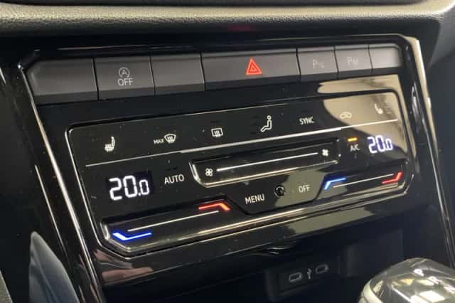 Volkswagen T-Roc (2024) thumbnail 25