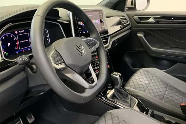 Volkswagen T-Roc (2024) thumbnail 5
