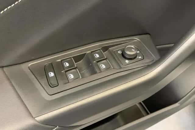 Volkswagen T-Roc (2024) thumbnail 41