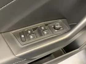 Volkswagen T-Roc (2024) thumbnail 41