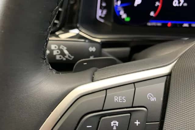 Volkswagen T-Roc (2024) thumbnail 25