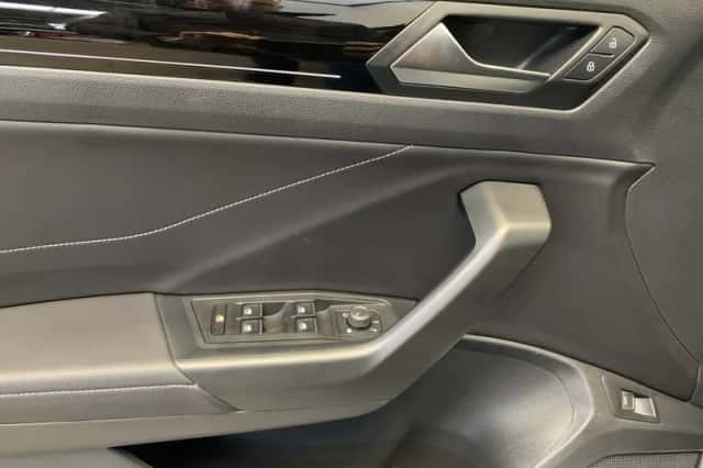 Volkswagen T-Roc (2024) thumbnail 44
