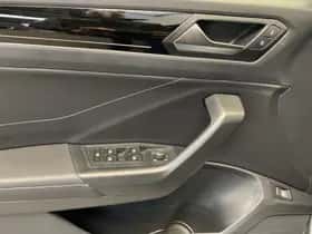 Volkswagen T-Roc (2024) thumbnail 44