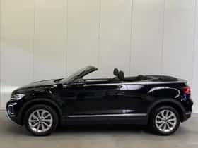 Volkswagen T-Roc (2024) thumbnail 3