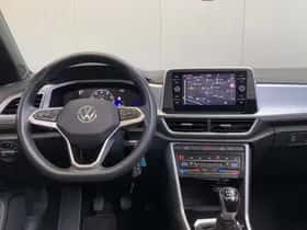 Volkswagen T-Roc (2024) thumbnail 4