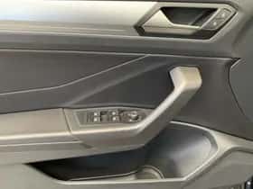 Volkswagen T-Roc (2024) thumbnail 38