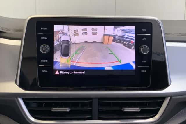 Volkswagen T-Roc (2024) thumbnail 24