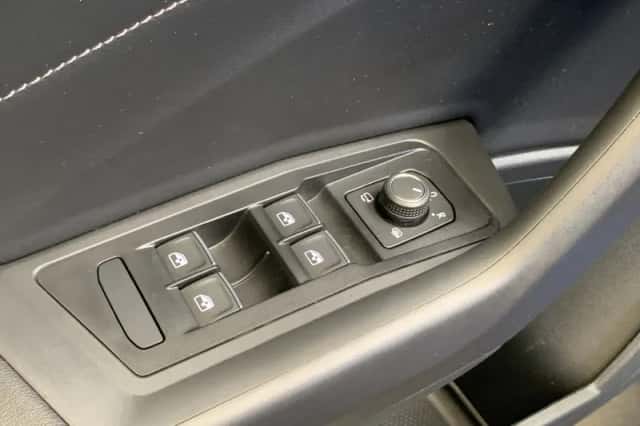 Volkswagen T-Roc (2024) thumbnail 31