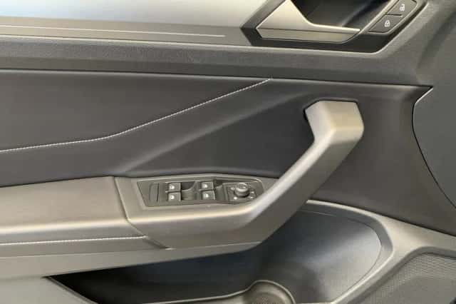 Volkswagen T-Roc (2024) thumbnail 40