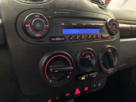 Volkswagen New (2003) thumbnail 16