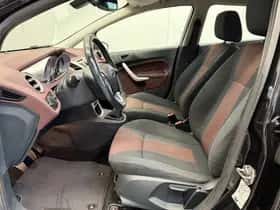 Ford Fiesta (2009) thumbnail 2