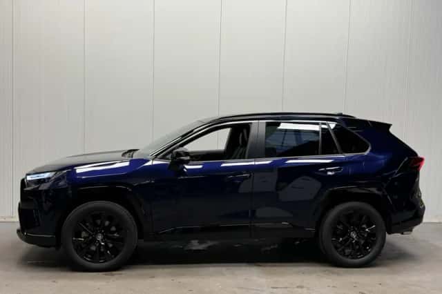 Toyota RAV4 (2024) thumbnail 3