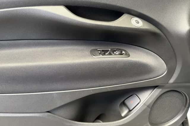 Fiat 500e (2022) thumbnail 22