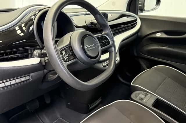 Fiat 500e (2022) thumbnail 24