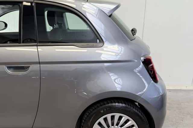 Fiat 500e (2022) thumbnail 9