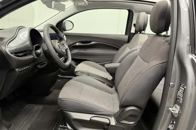 Fiat 500e (2022) thumbnail 2
