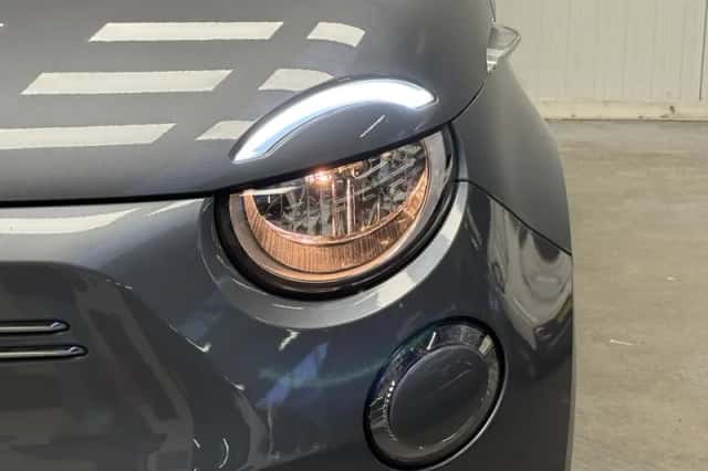 Fiat 500e (2022) thumbnail 12