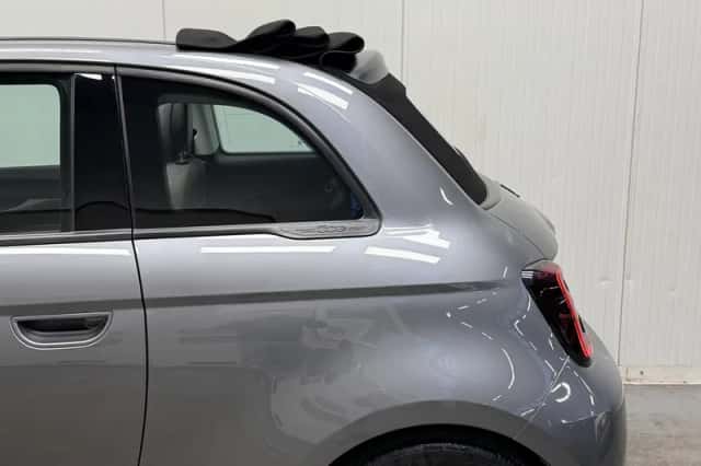 Fiat 500e (2022) thumbnail 16