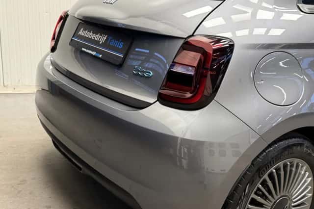 Fiat 500e (2022) thumbnail 18