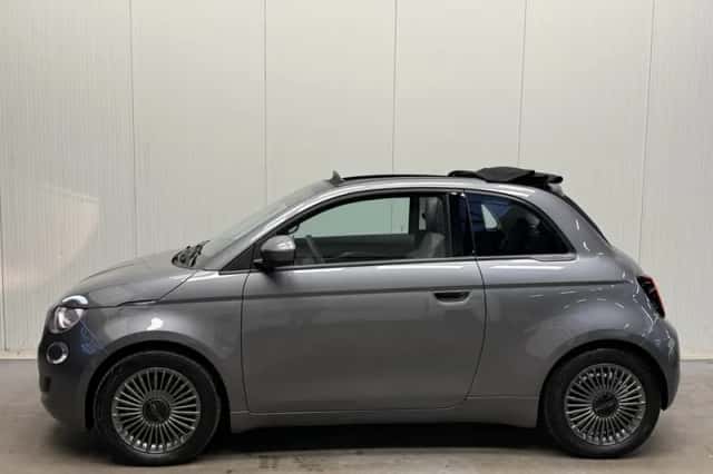 Fiat 500e (2022) thumbnail 3