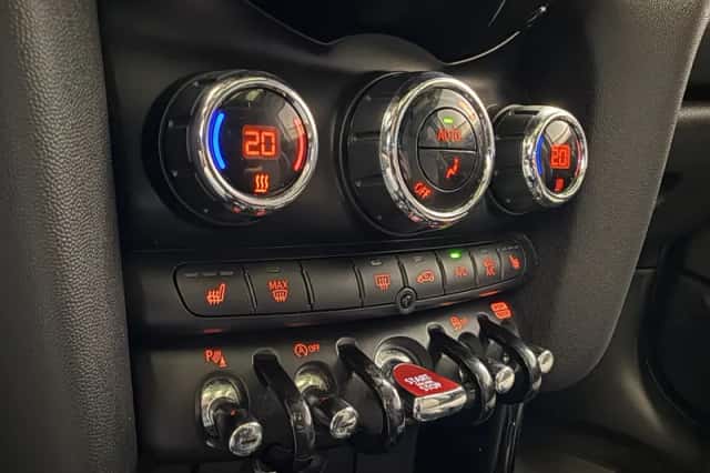 MINI Cooper (2020) thumbnail 24
