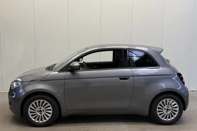Fiat 500e (2022) thumbnail 3