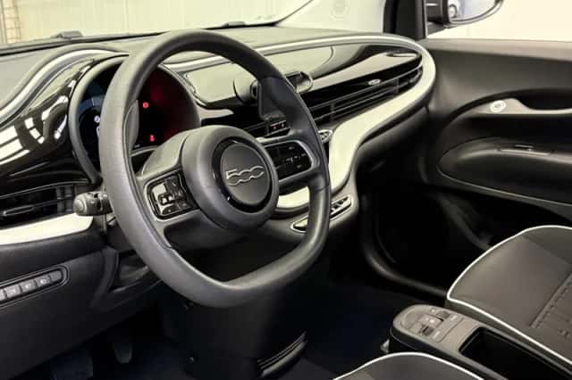 Fiat 500e (2022) thumbnail 26