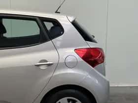 Kia Venga (2010) thumbnail 12
