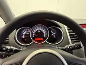 Kia Venga (2010) thumbnail 18
