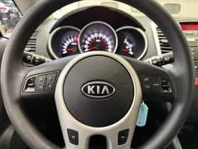Kia Venga (2010) thumbnail 20