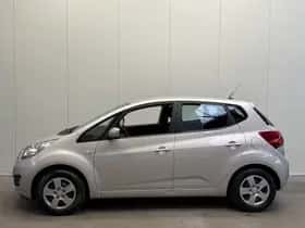 Kia Venga (2010) thumbnail 3